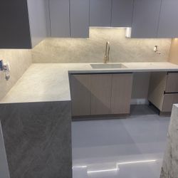 Custom Kitchen Cabinets 