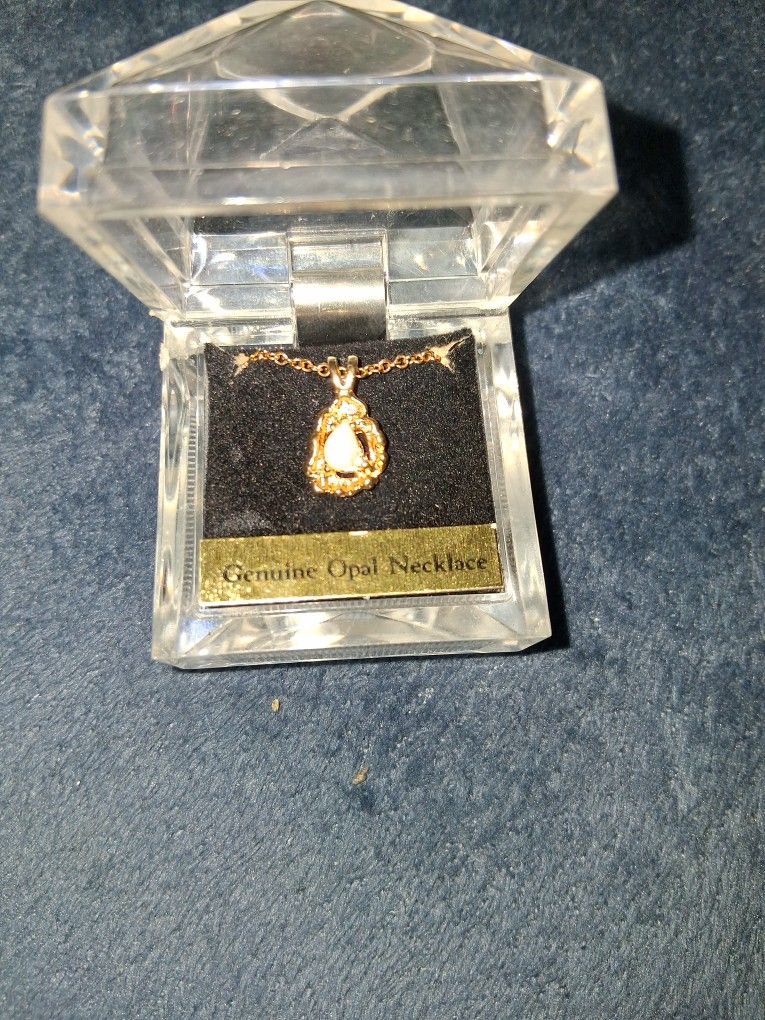 Ronte'of Beverly Hills Genuine Opal Necklace.