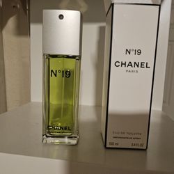 Chanel N⁰19 Perfume 