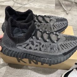 Yeezy 350 Cmpct Onyx Size Mens 9.5 (authentic)