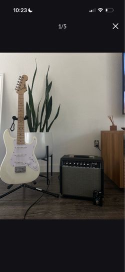 fender squier mini guitar!!