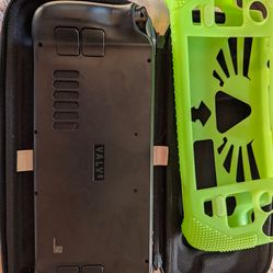 Valve Steam Deck LCD – Great Condition + Protective Case