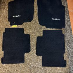 OEM 2013 - 2018 TOYOTA RAV4 BLACK CARPET FLOOR MATS PT(contact info removed)0-20 SET OF 4