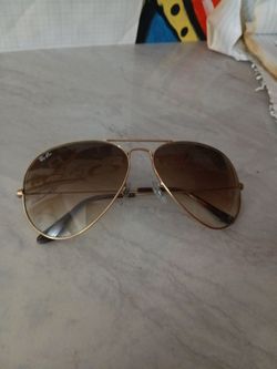 Ray-Ban Aviator Sunglasses Gold Frame