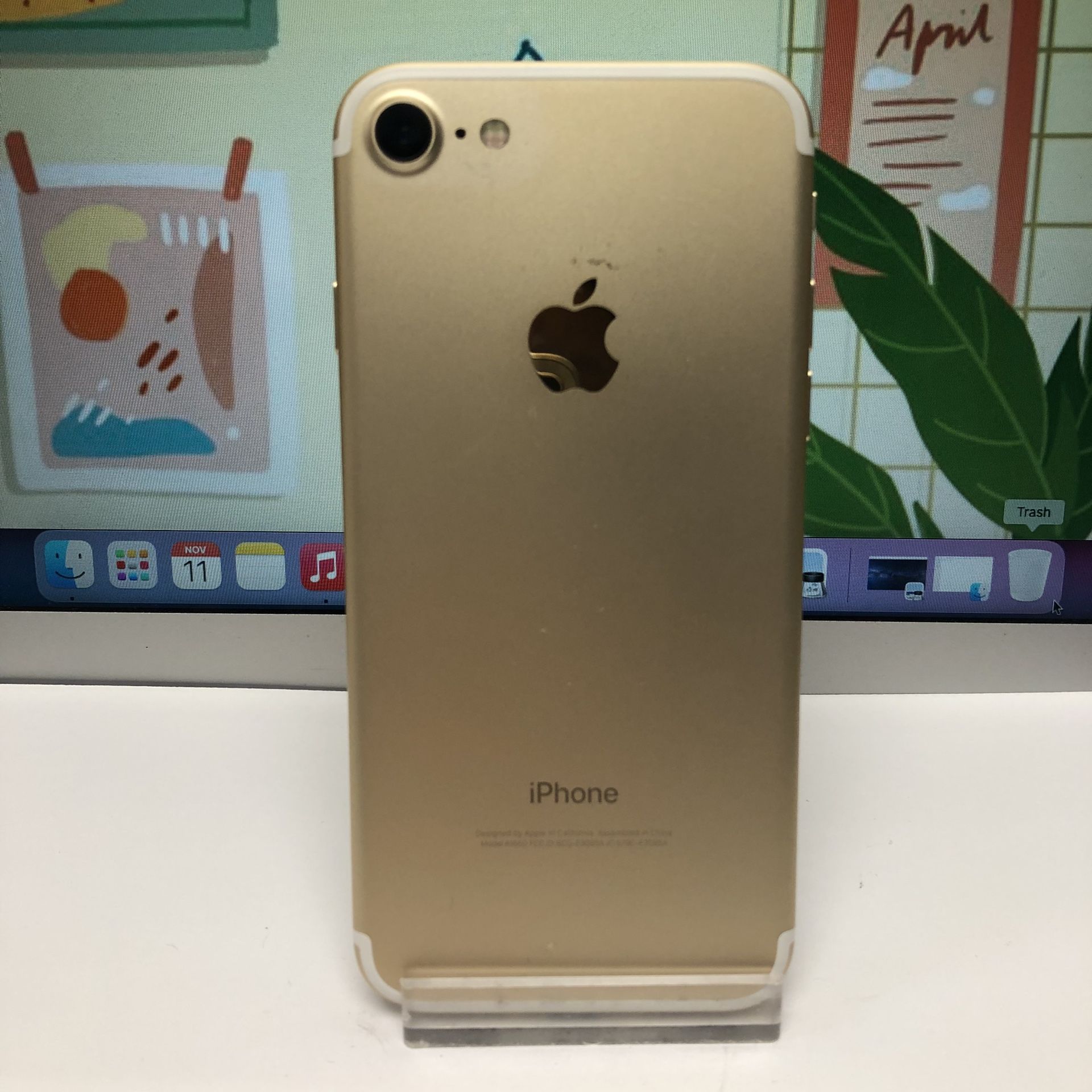 Apple iPhone 7 32gb unlocked , sold with store warranty and receipt