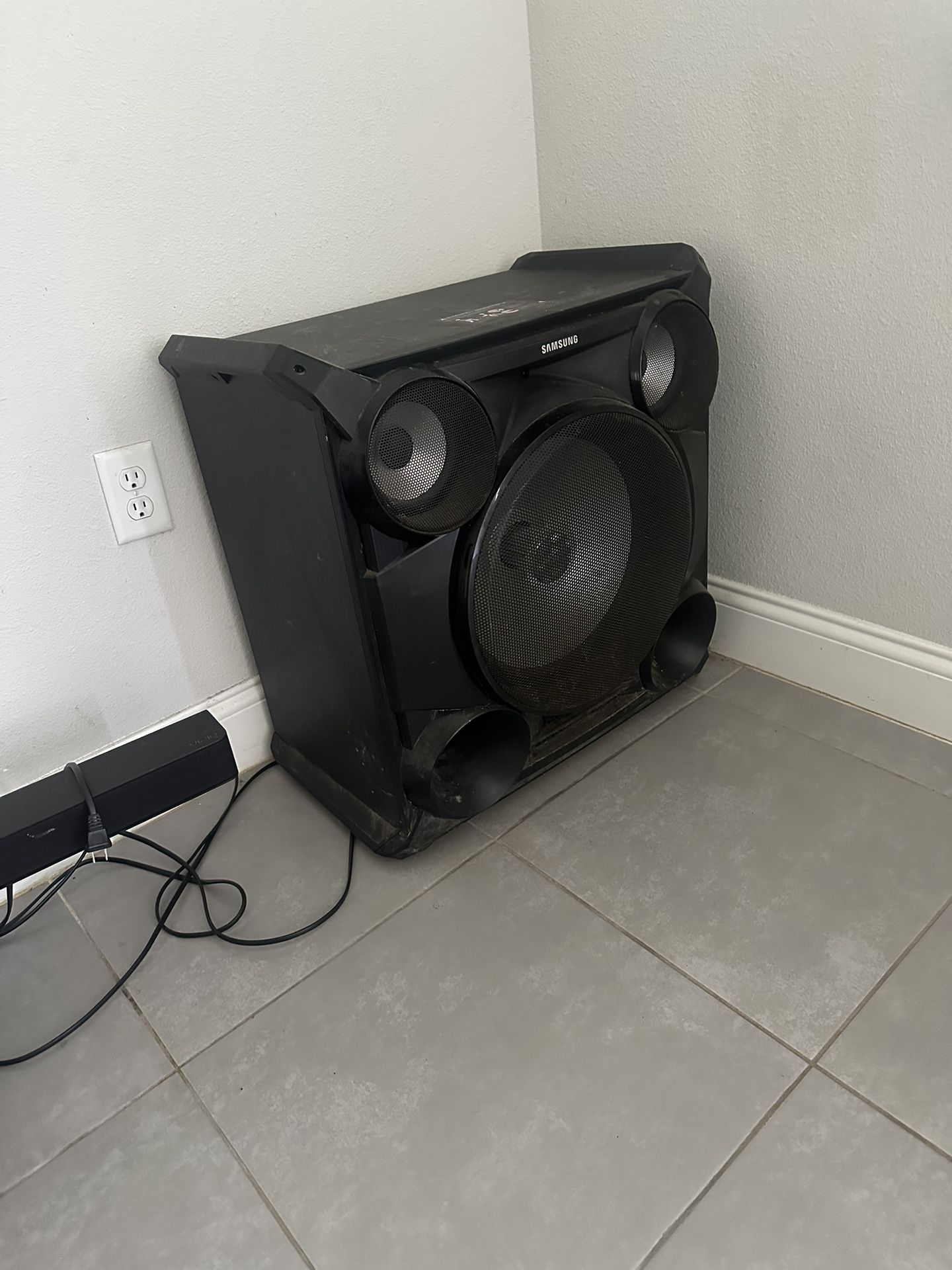 Samsung 2.2 Channel 2300W Giga Sound Shelf System