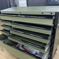 Husky Heavy Duty 52 in. W 15-Drawer Matte Army Green Rolling Tool Chest Combo. New! Open box item. The top is still in the box. $800 Price is firm.  L