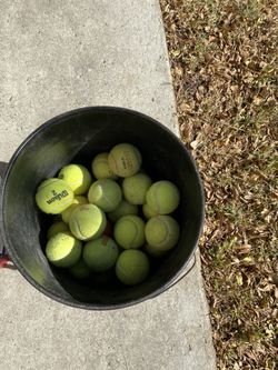 Tennis balls 