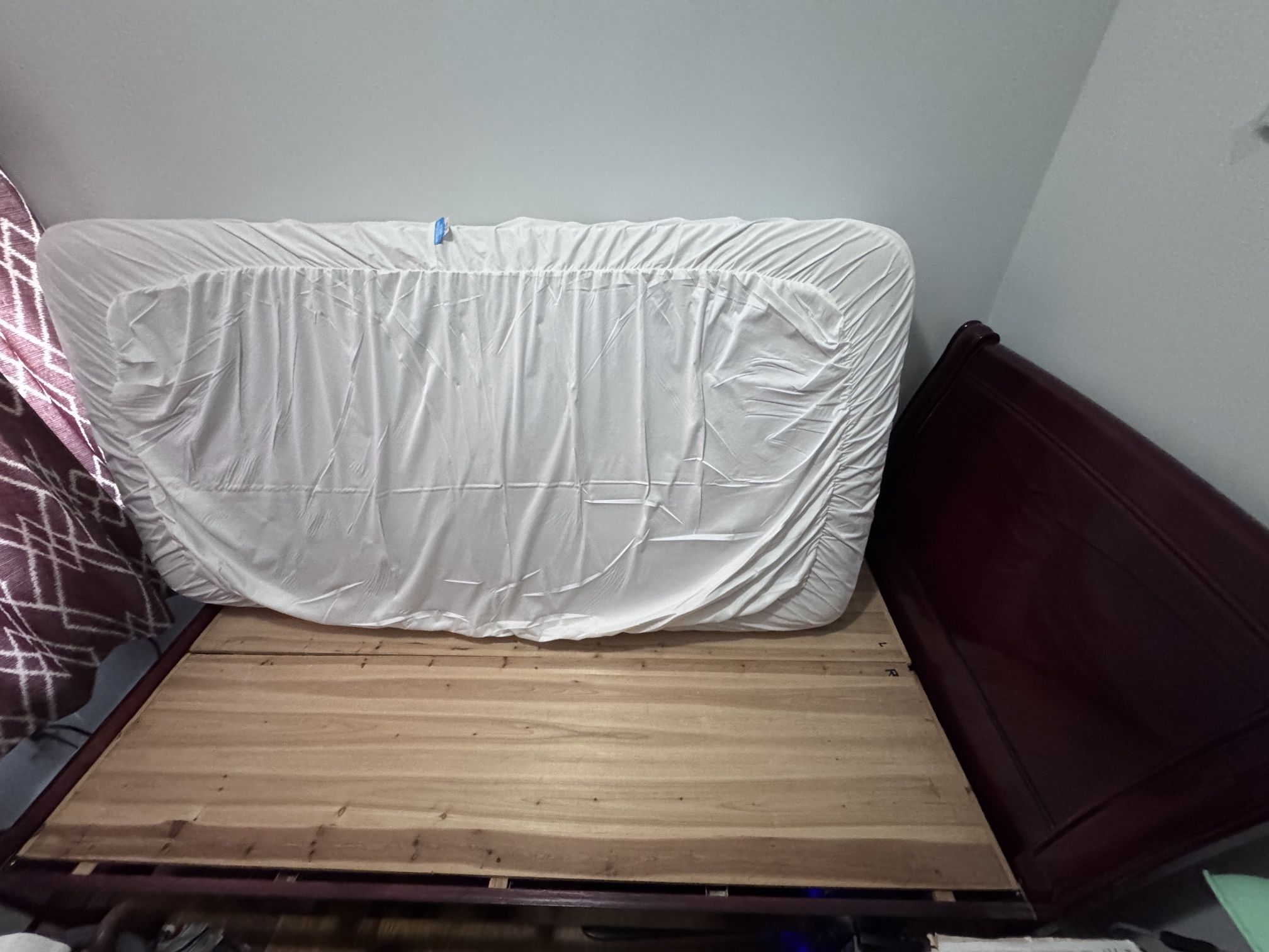 Solid wood twin bed frame with mattress