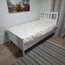 Twin Size White Wooden Bed Frame With Mattress