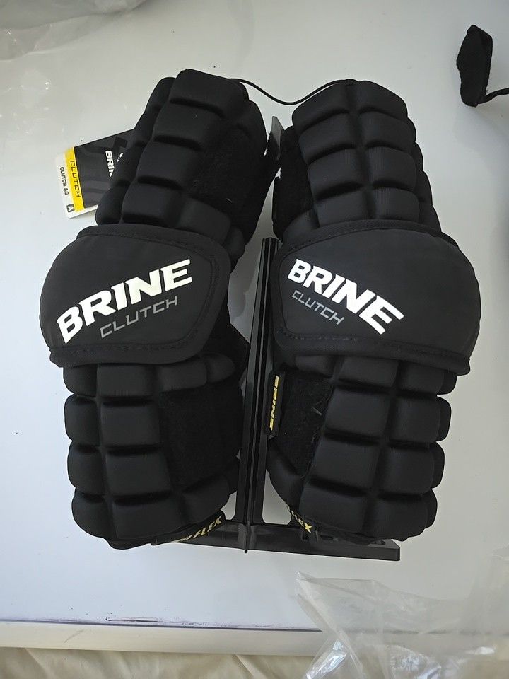 BRINE CLUTCH LACROSSE ARM GUARD pad CAG17-BK-M black sz Small