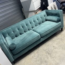 2 SOFAS FOR THE PRICE OF 1
