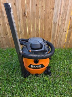 Rigid wet dry vac with detachable blower