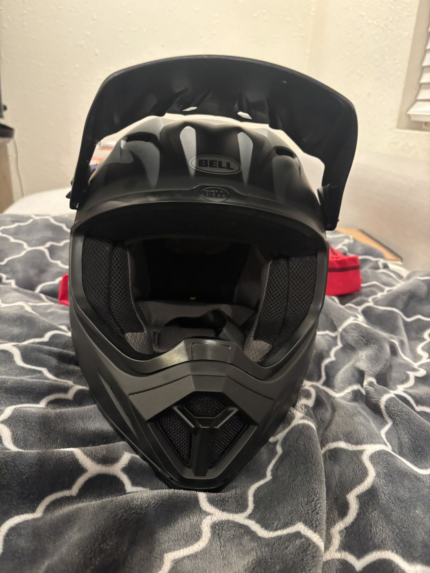 full face bell Helmet Never Used!! Size Men M 
