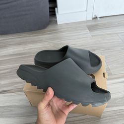 Yeezy Slide Dark Onyx