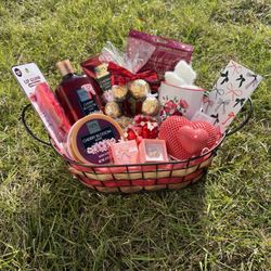 Beautiful Gift Basket For Women! 