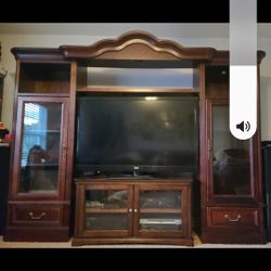 Entertainment center/display case/bookshelves