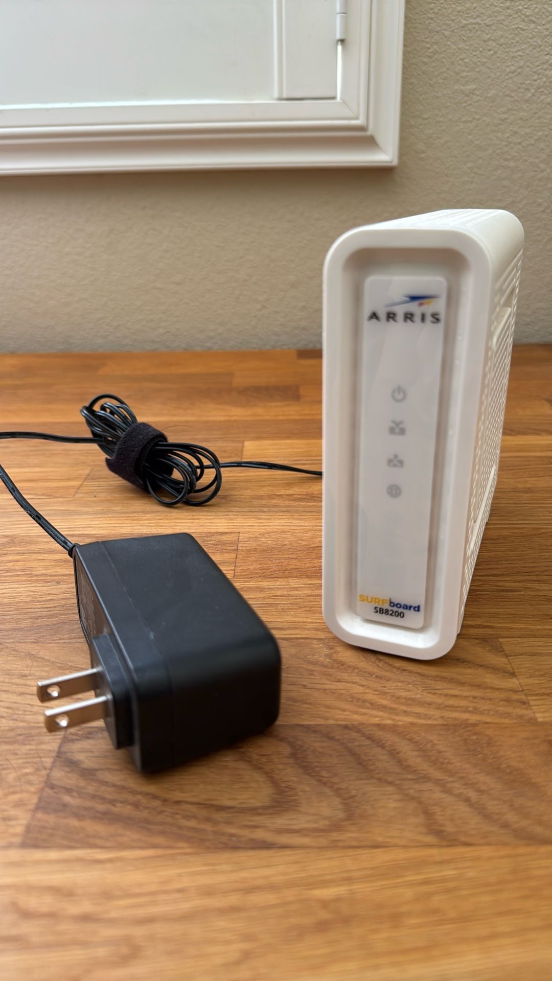 Excellent Condition Arris Surfboard SB8200 Cable Internet Modem