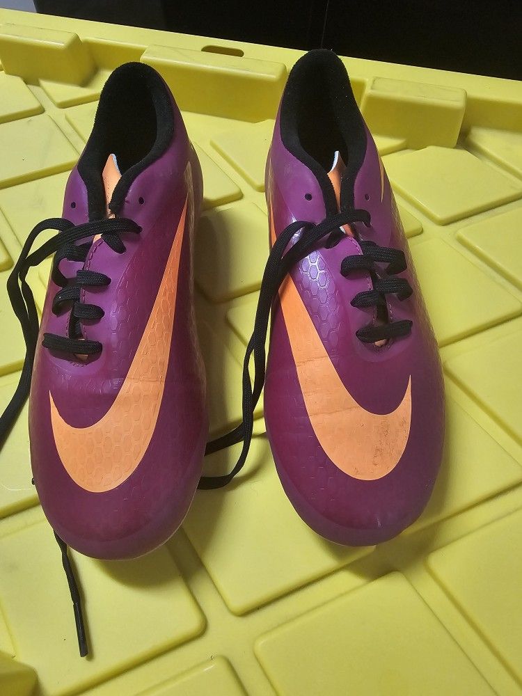 Nike Cleats..size 7
