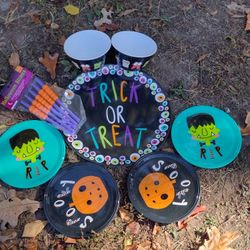 Halloween Plates, Platter, Bowls And Straw Set