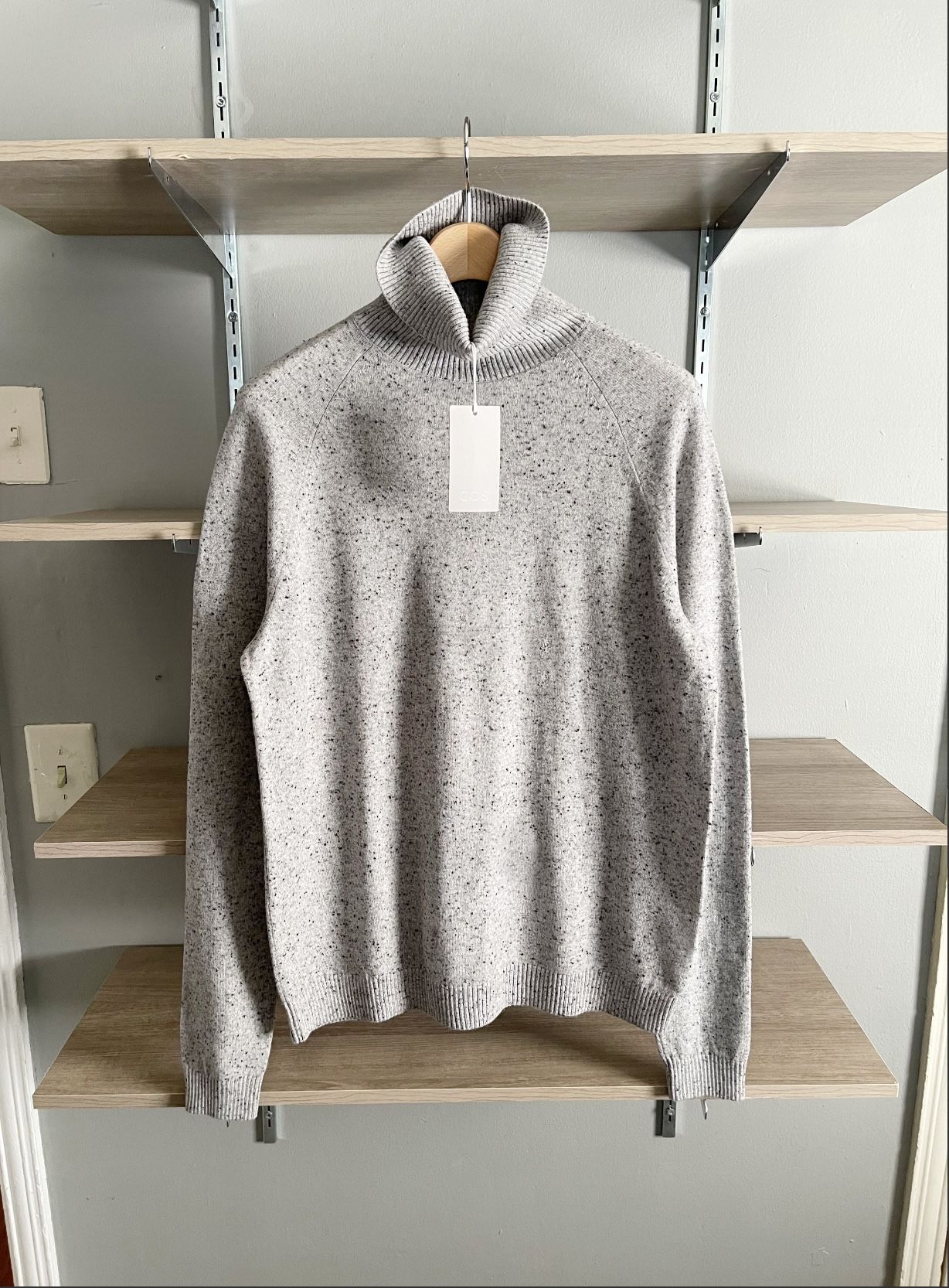New! Womens COS Turtleneck sweater Retail $100 Size Small. Super comfy and cozy! Thick roll neck and ribbed cuffs for structure. Very comfortable regu