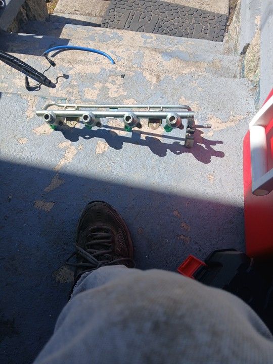 Fuel Injector Rail Ass