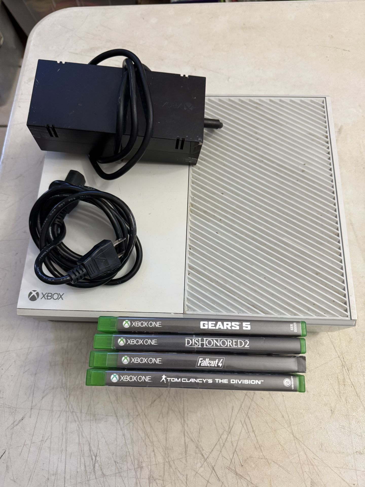 500GB Xbox One White Console Adapter And 4 Games