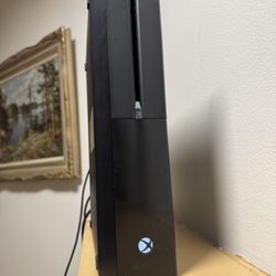 Xbox One And Kinect Sensor + One Controller 