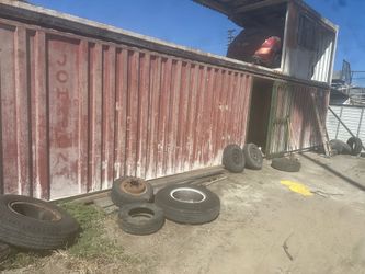 40’ ft Shipping Containers