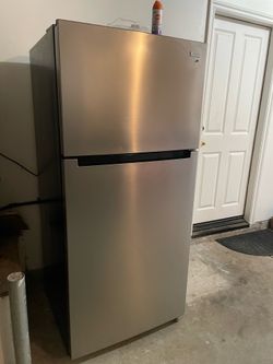 Vissani Stainless Steel Refrigerator / Freezer – Top Freezer