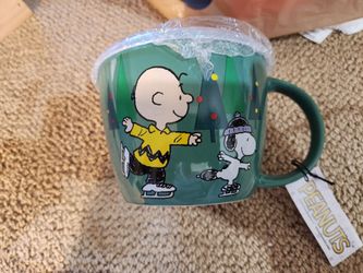 Brand New Christmas Snoopy Stoneware Soup Cup with Lid 25 Oz