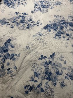 Queen size comforter by Lauren Conrad
