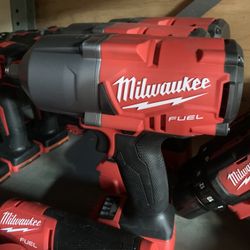 M18 FUEL 18V Lithium-Ion Brushless Cordless 1/2 in. Impact Wrench with Friction Ring 