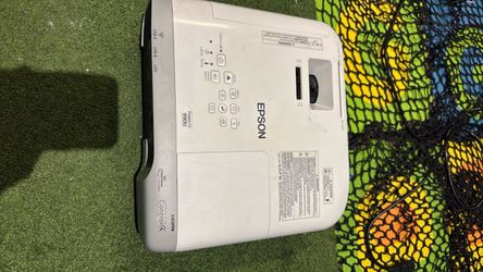 Epson PowerLite 990U WUXGA 3LCD Projector – Only ~500 Lamp Hours – 3800 Lumens
