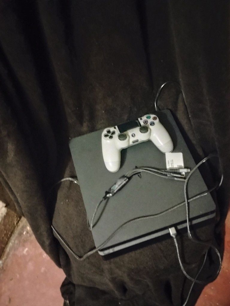 PlayStation 4 Gaming Entertainment System