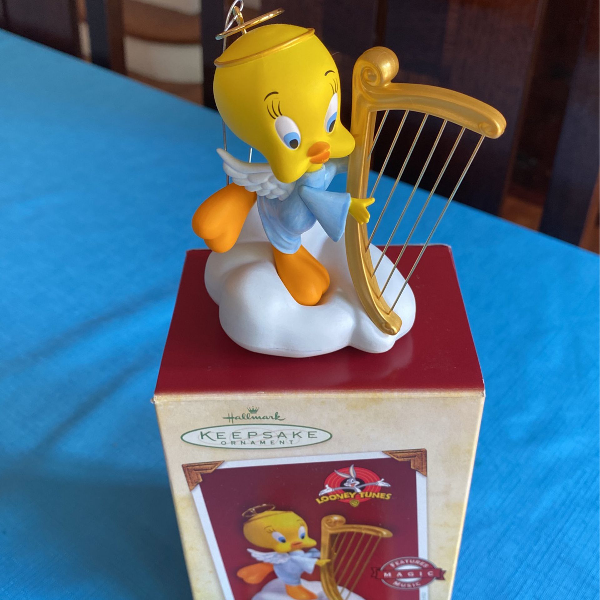 Hallmark keepsake Christmas ornament Tweetie plays an angel Looney Tunes in the original box complete with collectible card