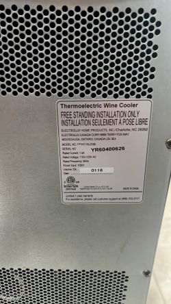 Wine refrigerator
