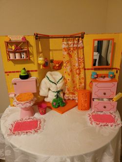 American Girl Doll  Julie's  Groovy Bathroom Bundle Working On a Groovy Thing