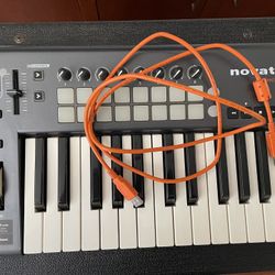 Novation Launchkey 25 MK2 MIDI controller