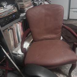 Free Queen Type Wing Chair