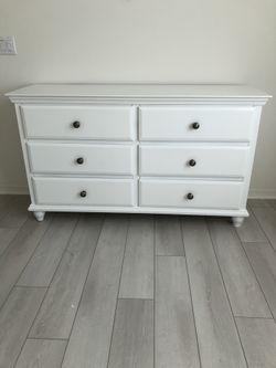 DRESSER