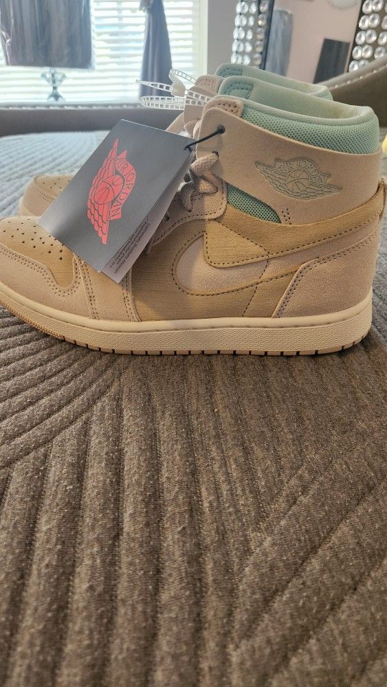 Jordan 1 Zoom CMFT 2 "Coconut Milk/Light Dew/Sail/Legend Light Brown" Women's Shoe Size 9