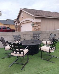 Beautiful Patio Furniture Very Good Condition
