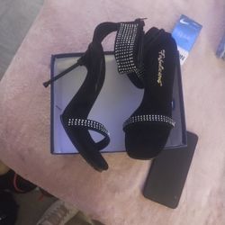 SOSOSO CUTE HEELS SIZE 7