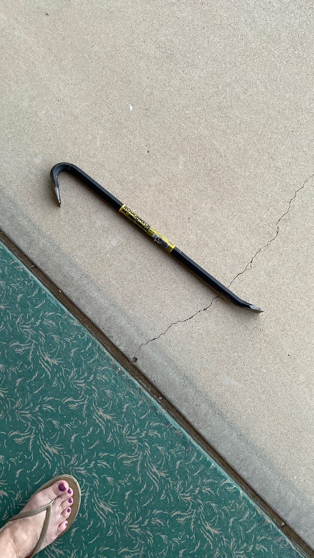 Roughneck 24 Inch Wrecking Bar