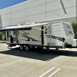 2010 Pioneer By Fleetwood 27ft