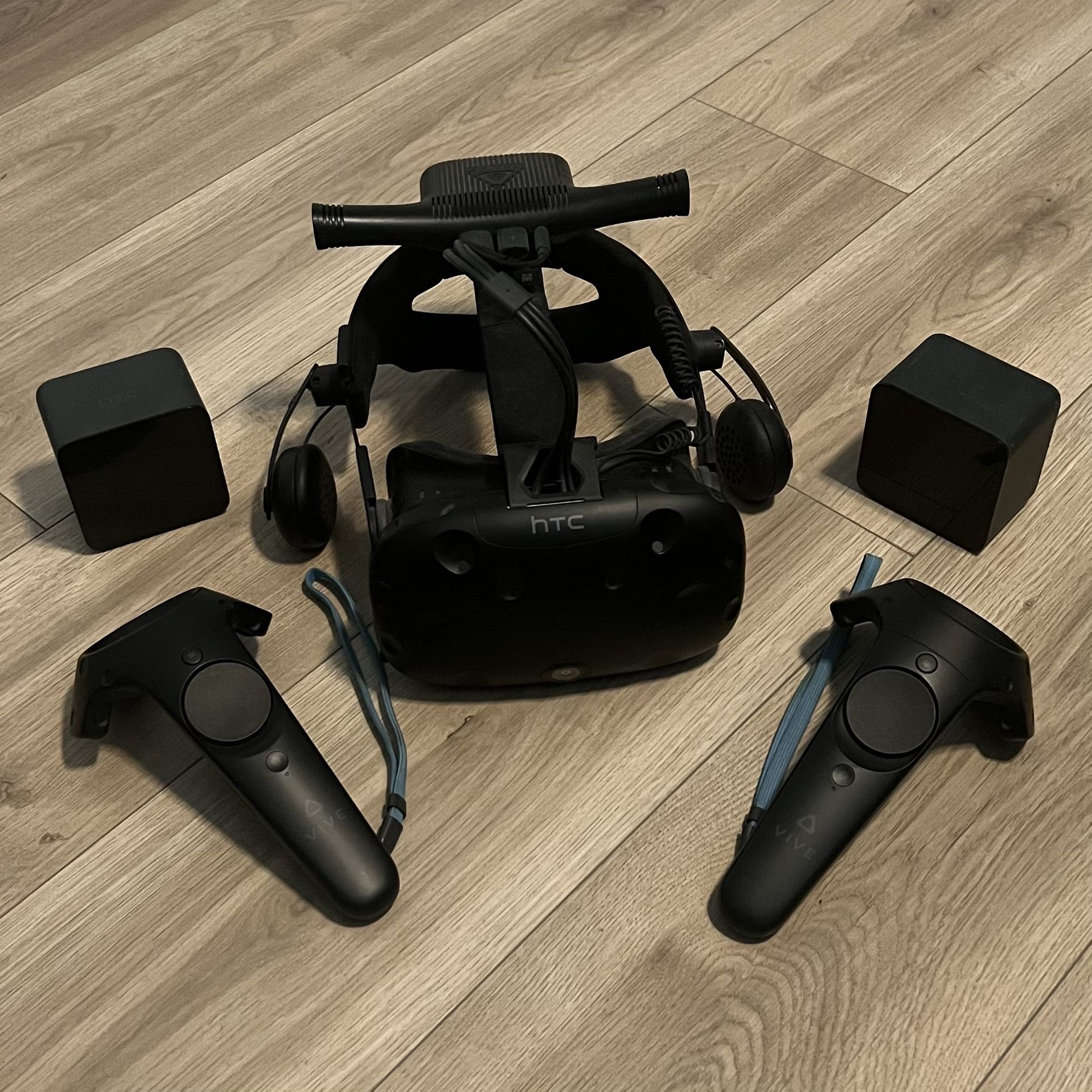 VIVE VR Headset with Accessories