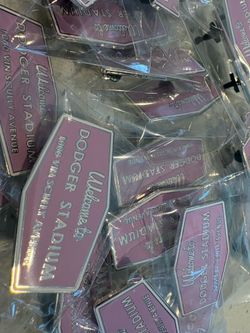 Los Angeles Dodgers pink 2 inch pins welcome to vin Scully avenue