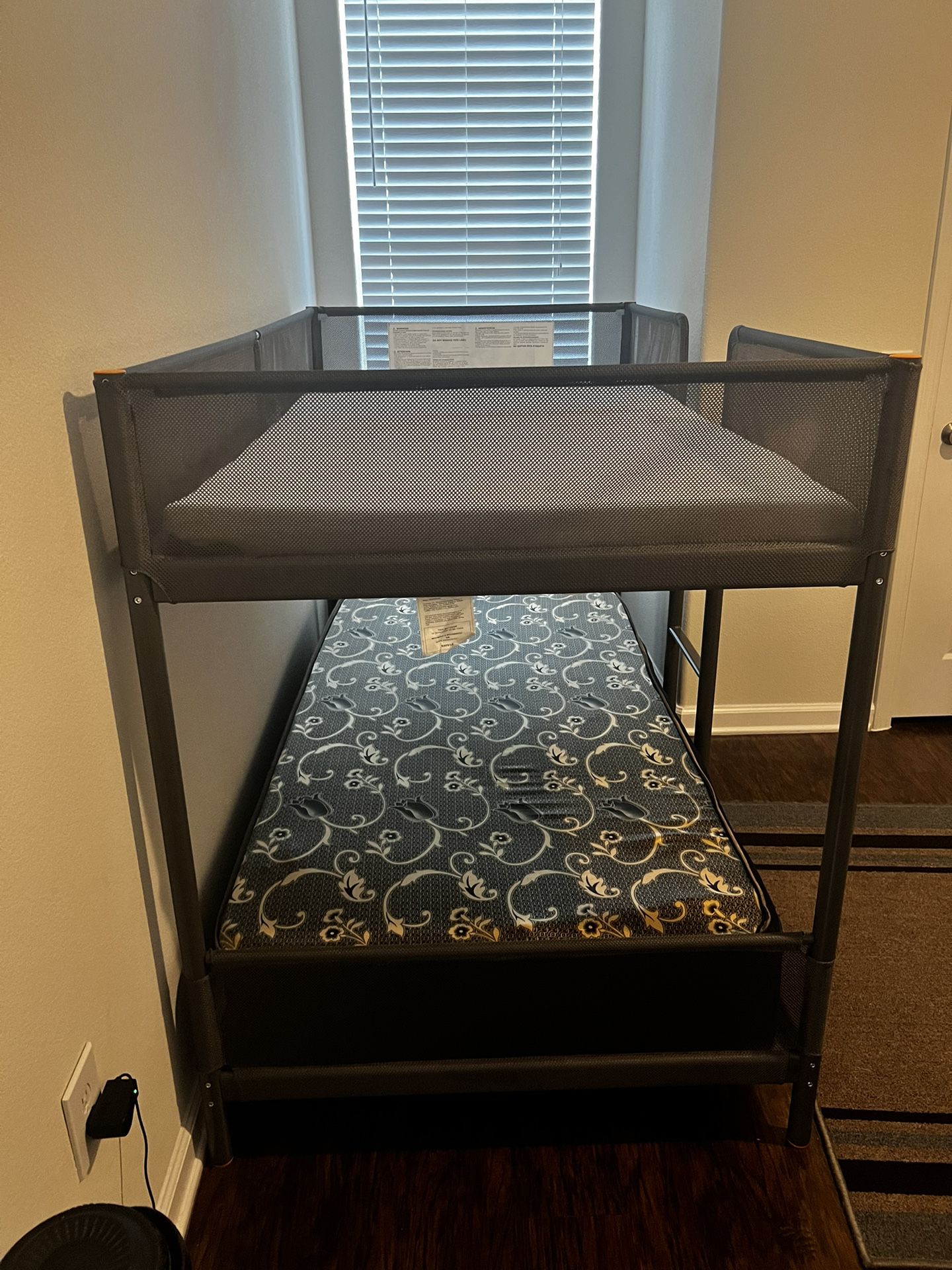 bunk bed for twins and two mattress