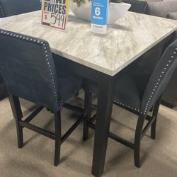 Lovely 5Pc Dining Room Set❤️‍🔥 Easy Financing Available ✅✅